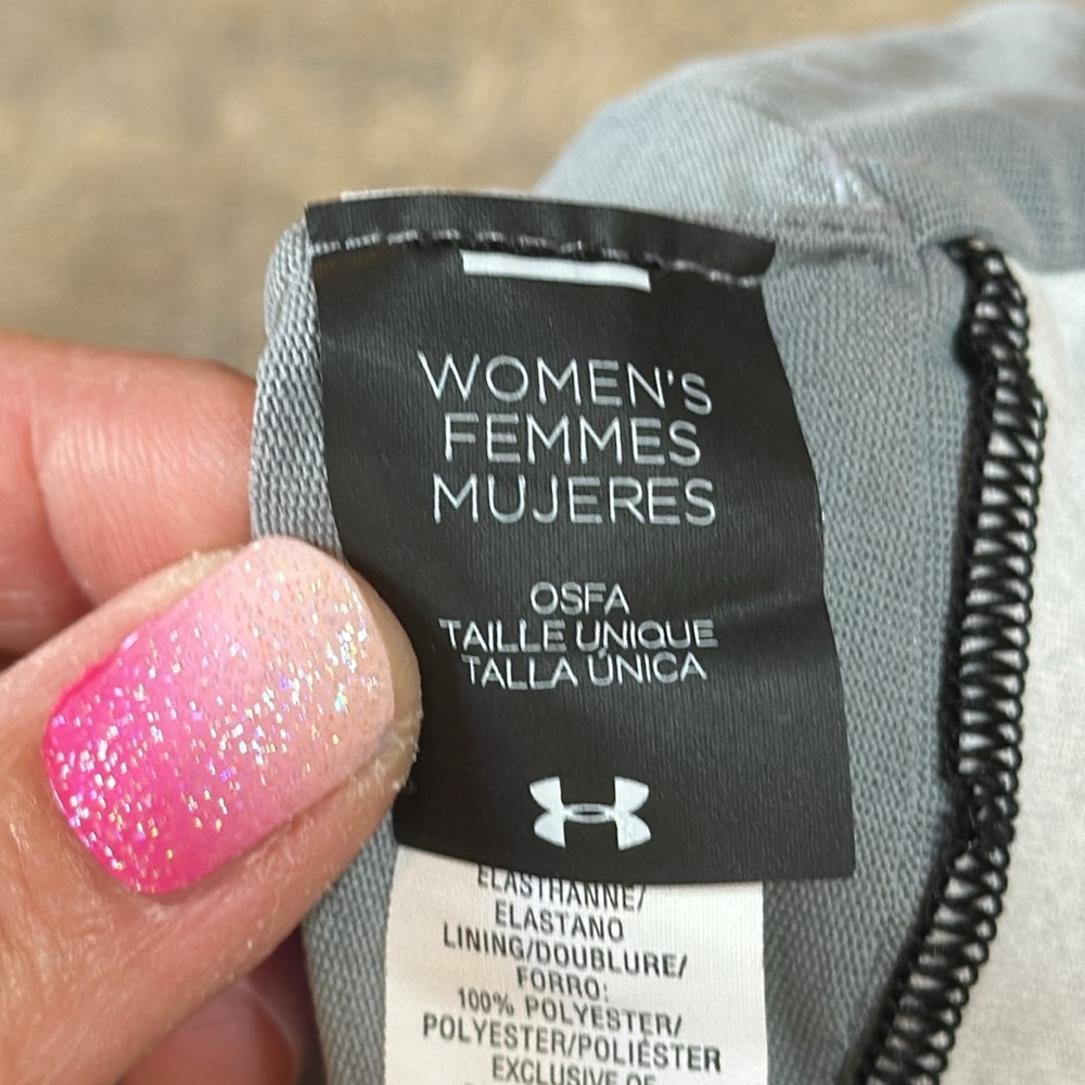 Women’s Under Armour  hat with ponytail hole - Picture 3 of 3